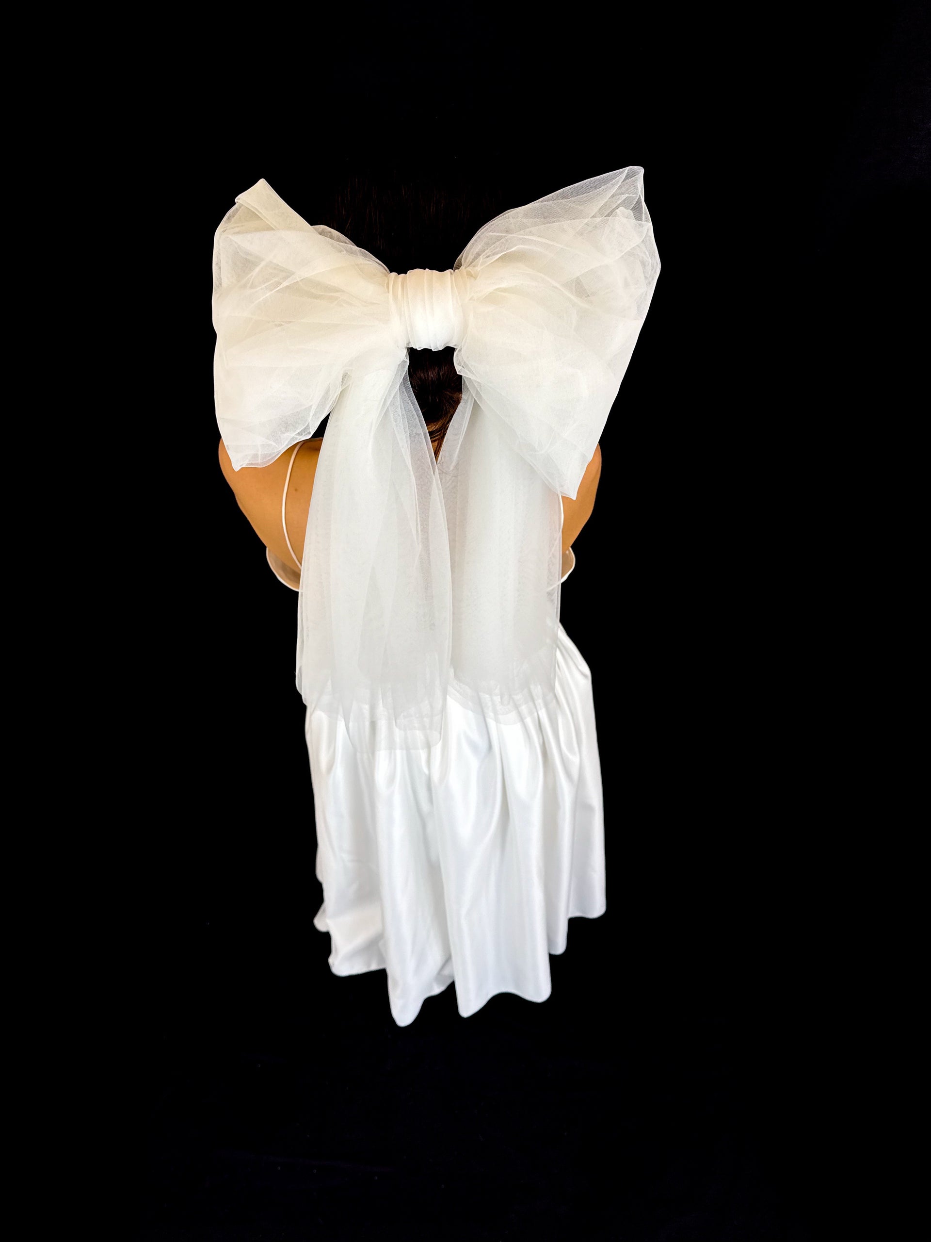 Noeud cheveux Audrey H. Accessoires cheveux mariage The Wedding Explorer Noeud cheveux Audrey H. Accessoires cheveux mariage The Wedding Explorer